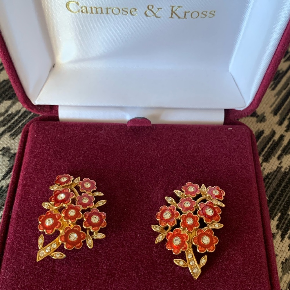 Jackie Kennedy res earrings. Pre-owned in excellent condition.